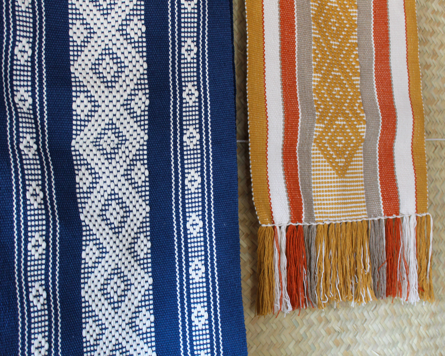 Camino de Mesa - Natural + Azul Navy